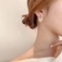 Picture of Elegant Pearl Stud Earrings