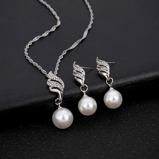 Picture of Pearl Crystal Rhinestone Choker and Earring Necklace Set