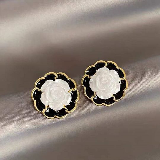 Picture of Vintage Camellia Geometric Earrings