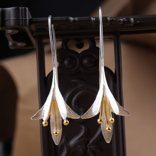 Picture of Elegant Blooms Silver Earrings