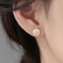 Picture of Cute Daisy Flower Stud Earrings